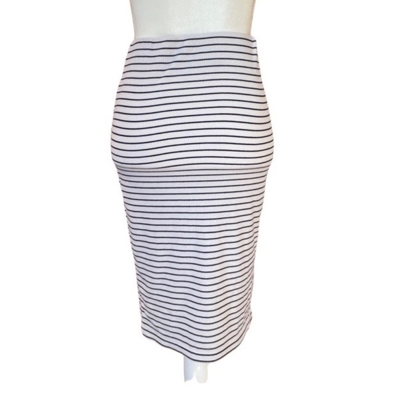 Strip Ribbed Knit Skirt - Picture 2 of 3